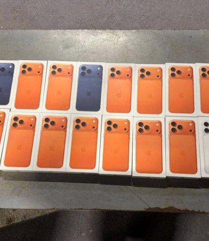 Митники затримали першу контрабанду нових iPhone 17 в Україні
