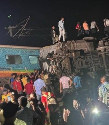 В Індії зіштовхнулися два потяги: сотні загиблих та поранених (фото, відео)