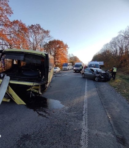 Біля Стрия ускладнений рух трасою через ДТП за участі автобуса