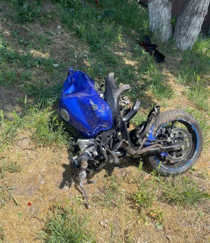 Від удару мотоцикл розірвало на частини: на Київщині сталася жахлива ДТП  (відео)