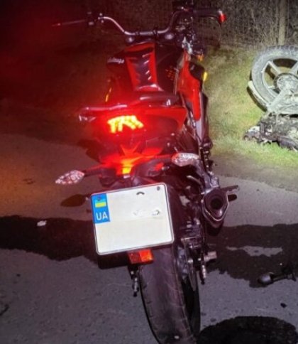 У Дрогобичі на Львівщині перекинувся мотоцикл: двоє юнаків у лікарні