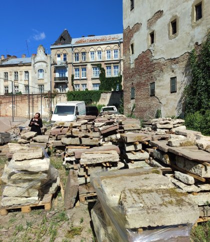 У Львові перенесли близько 200 єврейських надгробків з колишньої тюрми на Лонського