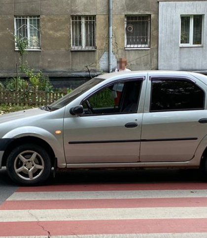 У Львові авто на переході збило жінку: вона у лікарні