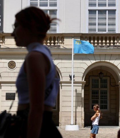 У центрі Львова замайорів прапор кримських татар