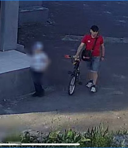 Поліція Червонограда розшукує хлопчика, який наїхав на 2-річну дитину