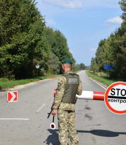 Кому з волонтерів відмовляють у перетині кордону: у Львівській ОВА дали роз’яснення
