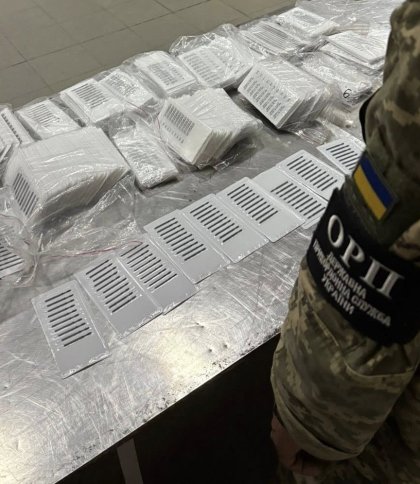 На Львівщині у пасажирки автобуса вилучили інструменти для манікюру на 1,7 млн грн