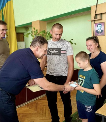 Захисник із Самбірщини отримав нагороду від Міністра оборони