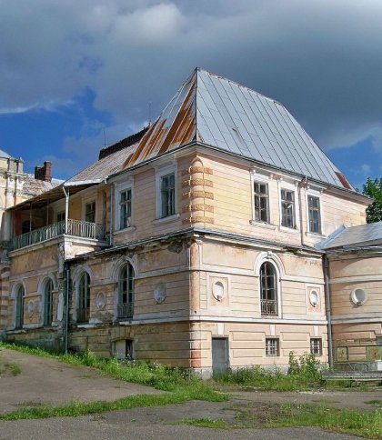 Проданий палац за пів мільйона доларів та закинута ГЕС: головні новини Львівщини за добу