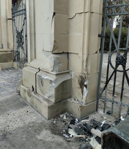 Пошкоджену після ДТП браму Личаківського кладовища демонтують: ремонт оплатить водій