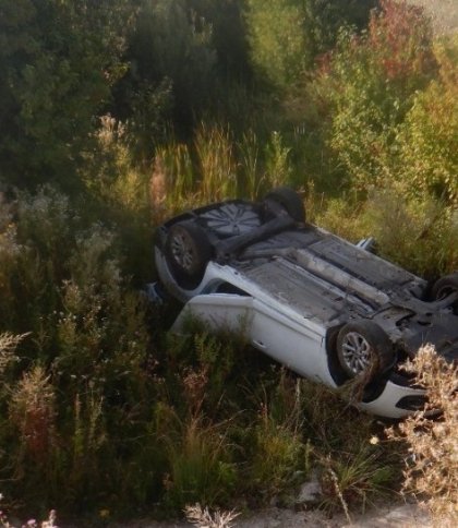 Поблизу Рава-Руської автомобіль перекинувся на дах і травмувалось троє пасажирів