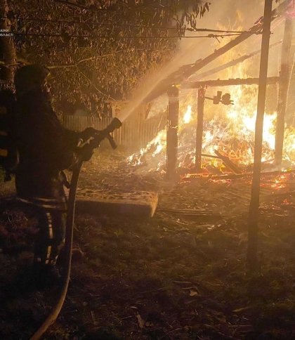 У Самбірському районі вогонь знищив господарську будівлю