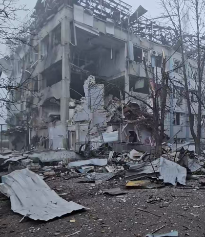 У Херсоні росіяни дроном “Shahed” знищили адмінбудівлю