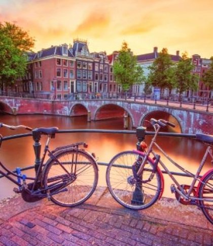 2 000 забутих на вулицях Амстердама велосипедів передадуть Україні: хто отримає