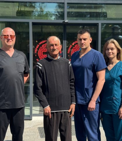 У Львові хірурги видалили чоловіку рідкісну кісту, розміром зі страусове яйце