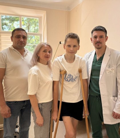 Львівські лікарі прооперували підлітка зі складним переломом після стрибків на батуті