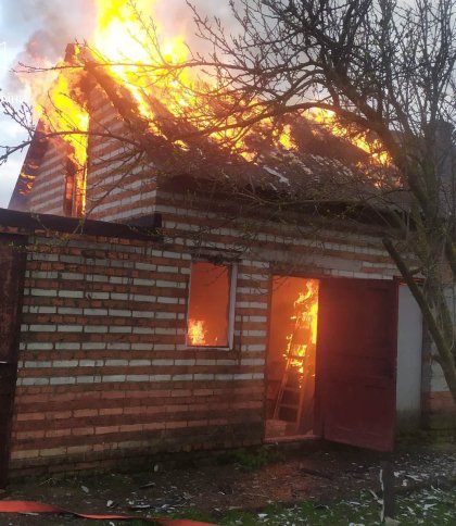 Поблизу Львова горіла господарська будівля: пожежу гасили 10 хвилин