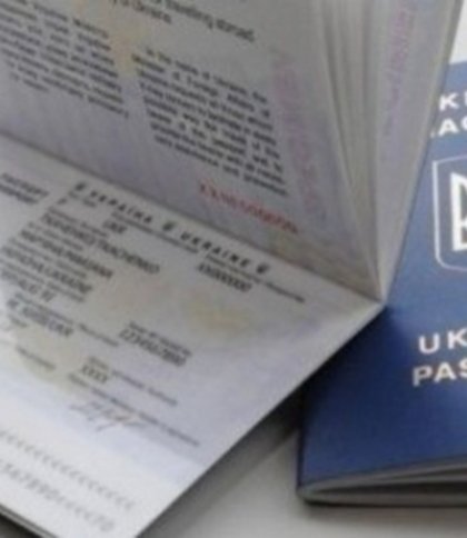 В Україні тимчасово не приймають документи і не видають закордонні паспорти