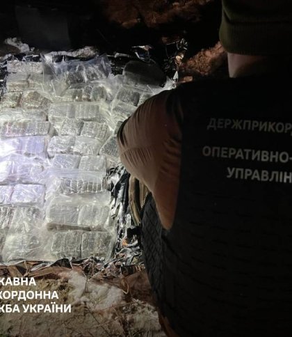 Контрабандисти спробували перекинути наркотики через кордон за допомогою дрона, фото Держприкордонслужби