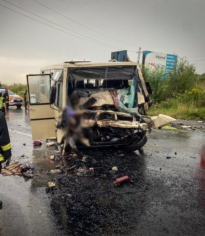 На Львівщині зіткнулась маршрутка з вантажівкою