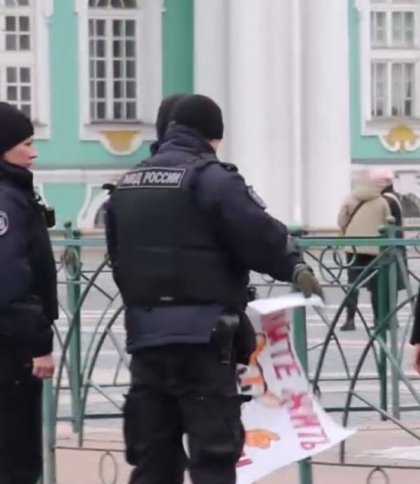 В Росії затримали пікетувальника з котом Леопольдом на плакаті