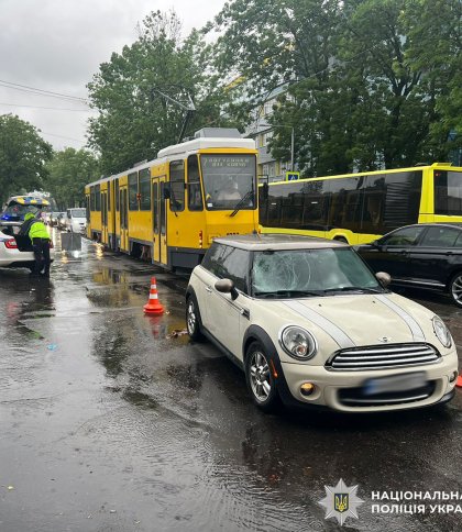 У Львові киянка на Mini Cooper збила 37-річну жінку та дитину