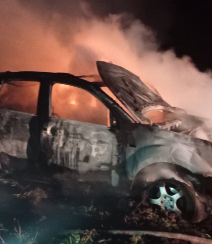 Згоріла вщент: на Львівщині ліквідували пожежу автівки (фото)
