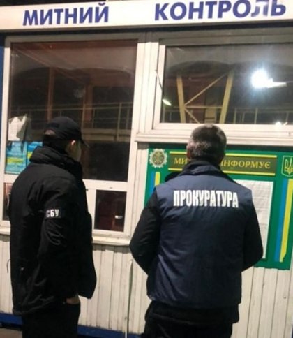 На Львівській митниці викрили канал контрабанди автозапчастин: затримали організатора