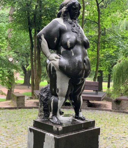 “Вважаю, що це замовлення”: Павло Гудімов про спробу знищити скульптуру “Впевнена” у Стрийському парку
