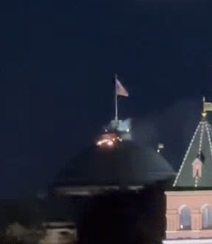Удар по Кремлю: опубліковано нове відео з пожежею на даху