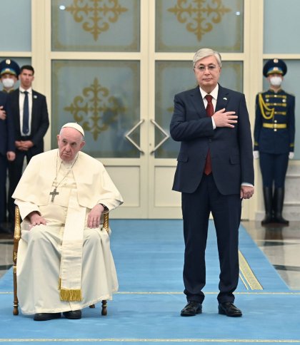 Папа Римський прилетів у Казахстан: деталі візиту
