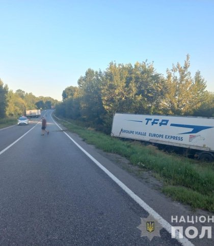 На Львівщині не розминулись дві вантажівки, водій однієї з них травмувався