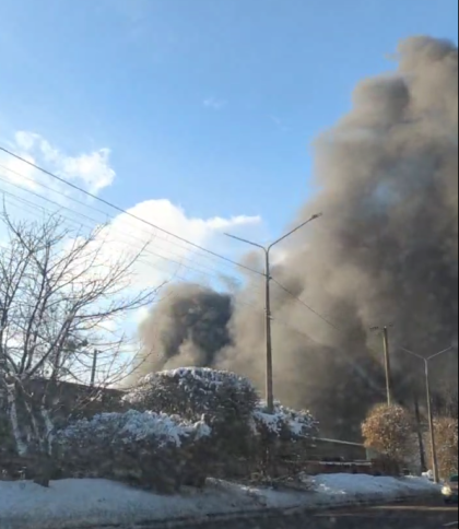 У Львові виникла масштабна пожежа на промисловому складі