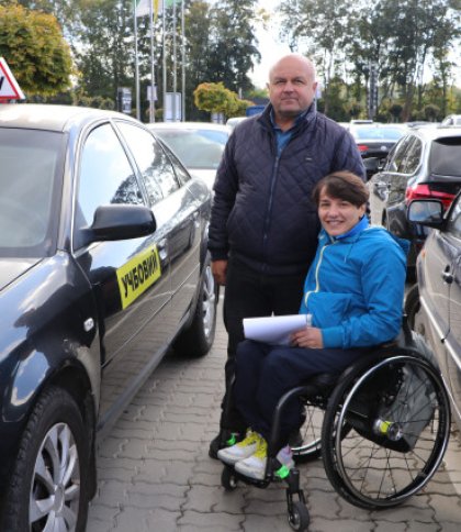 Парачемпіонка з фехтування на кріслі колісному отримала на Львівщині посвідчення водія