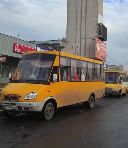 На Великодні свята у Червоноградській громаді курсуватимуть автобуси до кладовищ: розклад