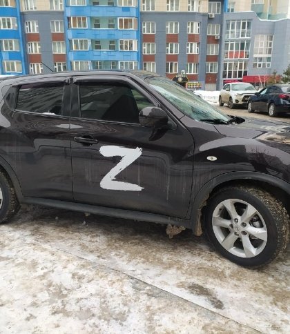 росіяни таксують у тимчасово окупованому Мелітополі на автівках з символом Z
