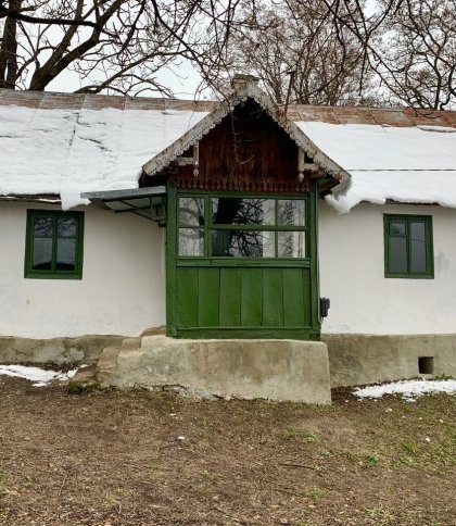 На Львівщині відреставрували столітню хату: тепер в ній живуть кияни  