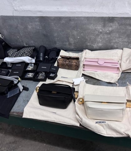 На кордоні на Львівщині затримали брендові речі та парфуми на 900 тисяч гривень