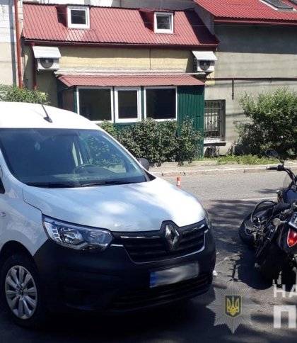 У Львові легковик зіткнувся з мотоциклом: двоє людей у лікарні