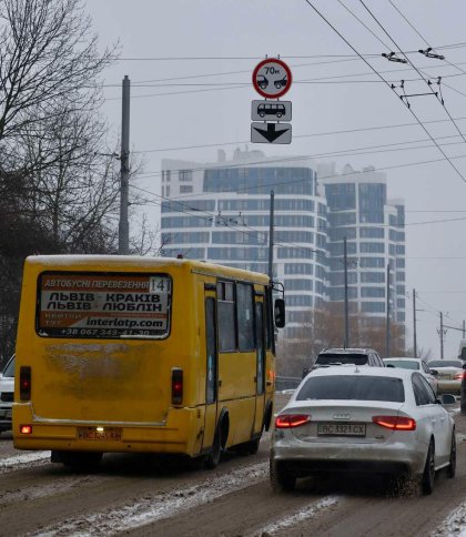 У Львові обмежили рух на аварійному мосту