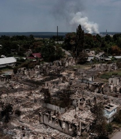 окупанти скинули авіабомбу на склади з гумдопомогою на Луганщині