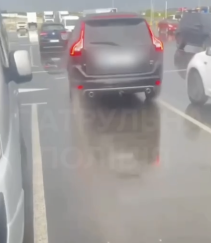 У Львові оштрафували мати, яка дозволила 13-річному сину покерувати Volvo