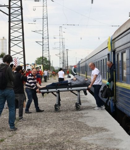 До Львова прибув медичний потяг з важкопораненими цивільними