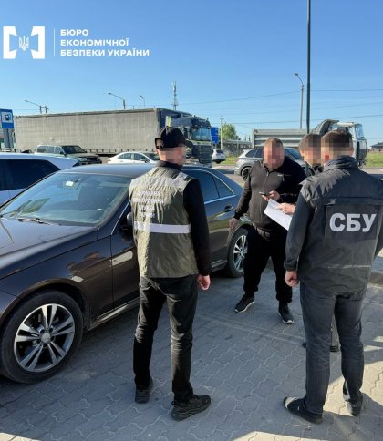 БЕБ викрило масштабну схему ввезення авто під виглядом гуманітарки на Львівщину