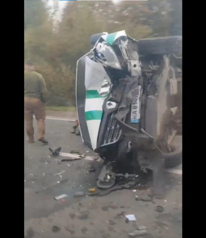 Через ДТП з інкасаторським авто біля Підберізців госпіталізували трьох людей