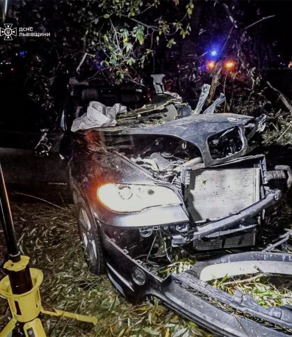 На Львівщині перекинувся BMW, троє травмованих у важкому стані