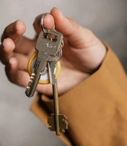 У Львові жінка разом із поліцейським намагалися привласнити комунальну квартиру