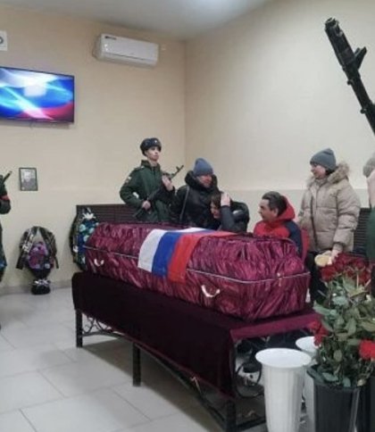 У Росії «урочисто» поховали вагнерівця, який забив свою матір на смерть