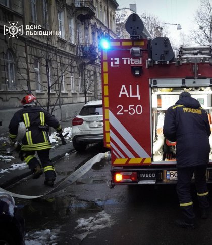 На вулиці Вагилевича у Львові горіла квартира: постраждала жінка