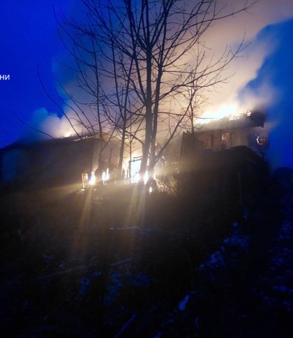 На Львівщині рятувальники врятували від вогню 4 корови, 4 телят та 20 курей